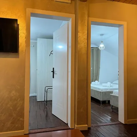 Mone Luxury * Vlorë
